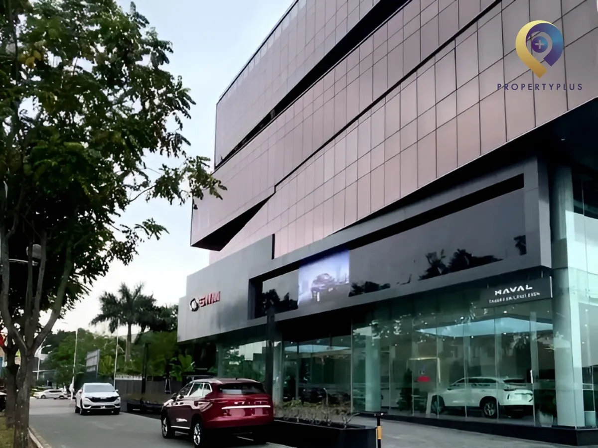 Khu vực sảnh ngoài và mặt tiền EveryGolf-Building tại Long Biên.